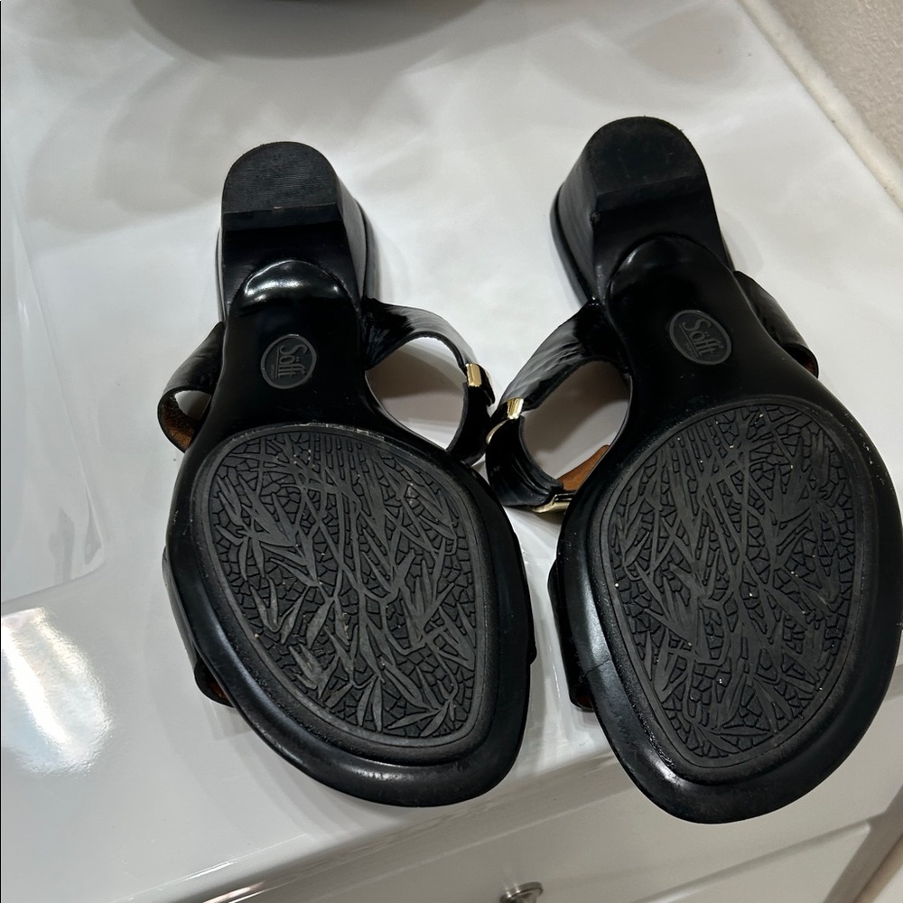 Sofft Women's Black and Gold Slide Sandals - Picture 5 of 8